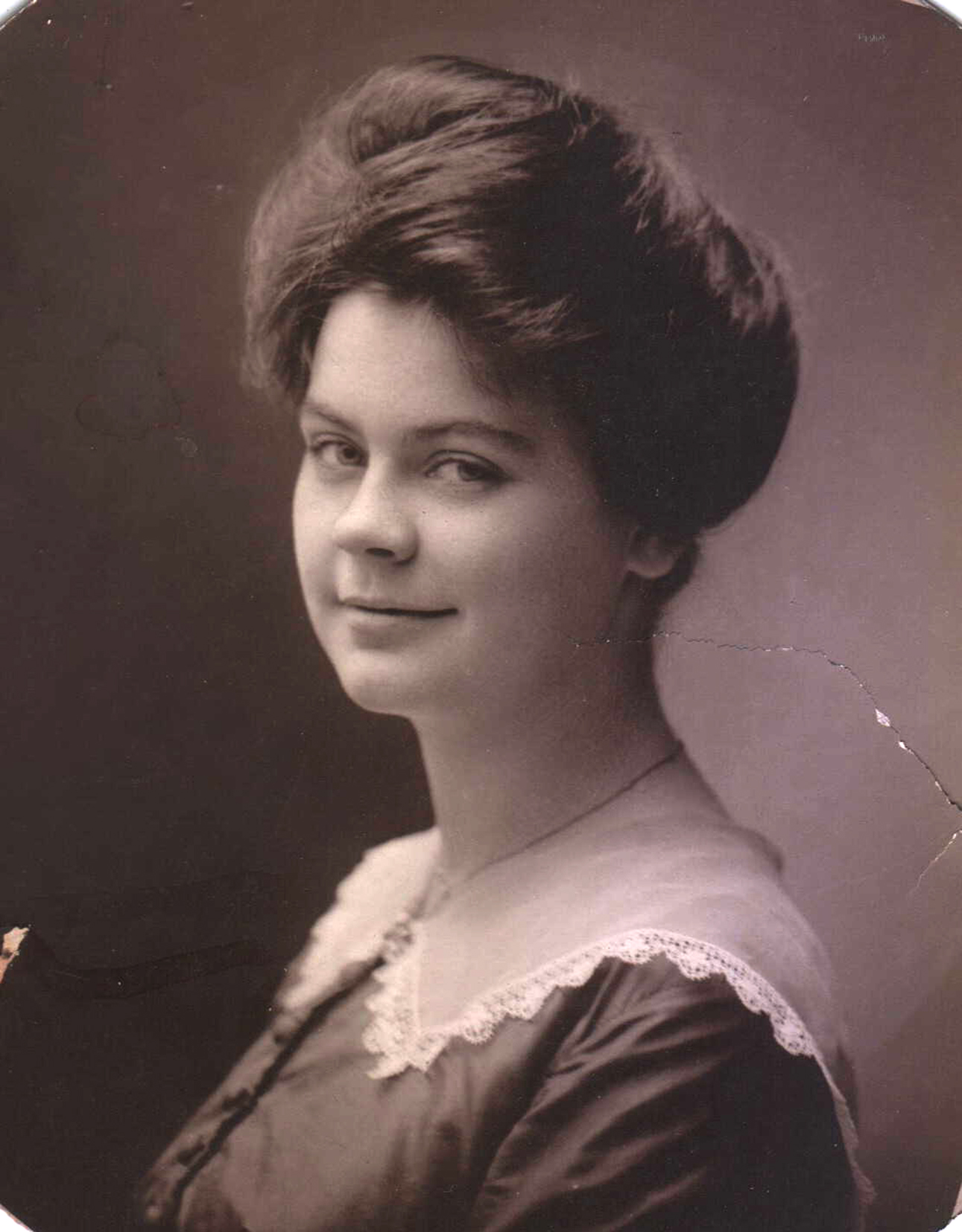 Photo of photos/Carmen Gardner 1896-1975 portrait
